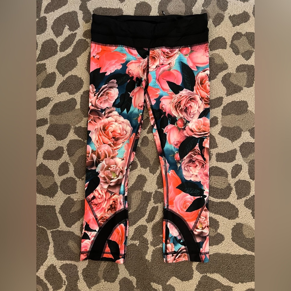 Lululemon athletica floral crop pants - excellent condition - Sz 4